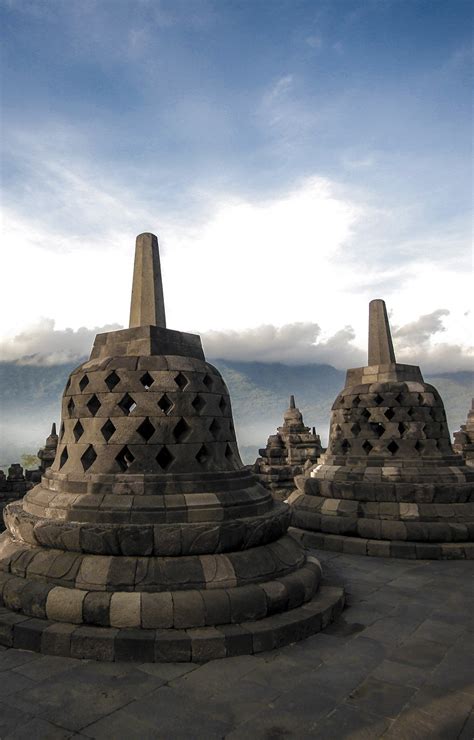 Sejarah singkat candi borobudur yang merupakan peninggalan dinasti sailendra. Atraksi Wisata Candi Prambanan - Tempat Wisata Indonesia
