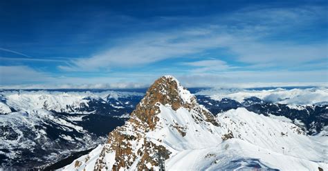 À la française definition, in or according to the french manner or style. La montagne française : une destination idéale en toute saison