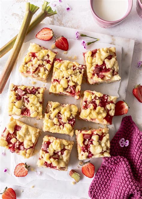 Check spelling or type a new query. Erdbeer Rhabarber Streuselkuchen vom Blech - Emma's ...