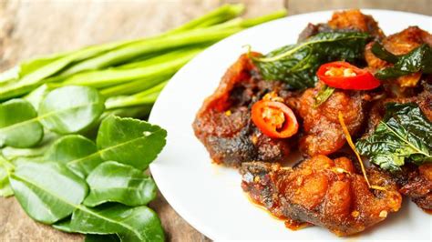 Umumnya, ikan lele dimasak menjadi ikan lele goreng, mangut lele atau gulai lele. Resep Ikan Lele Bumbu Balado Pedas Manis - Lifestyle ...