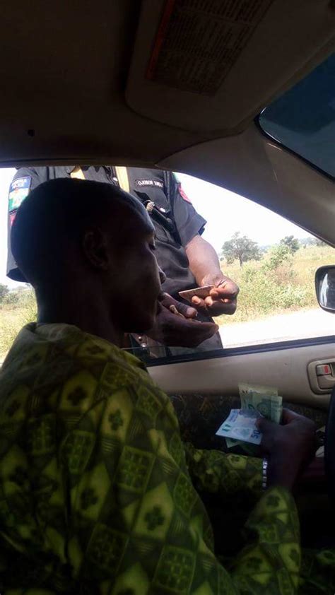 Policeman Caught Collecting Bribe At Yola Market Photos Crime Nigeria