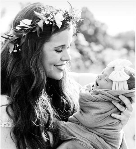 Jessa Holding Her Daughter Ivy Duggars Duggar Girls Pregnancy Photoshoot
