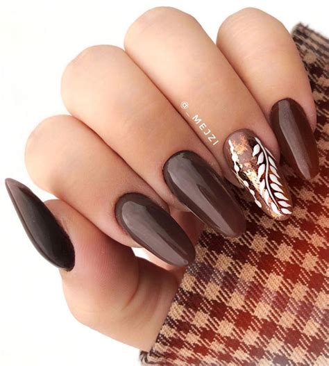 40 Beautiful Nail Design Ideas To Wear In Fall Brown And Leaf Nail Idea