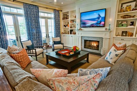 Design your lounge creatively, using these fifty modern living rooms as examples. Glamorous paisley curtains in Family Room Traditional with ...