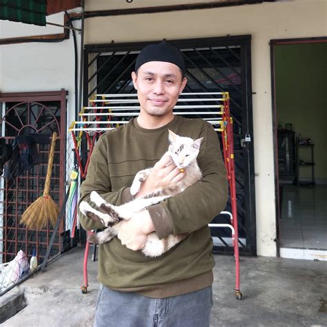 Sejak kebelakangan ini, banyak isu sensasi dan kontroversi timbul melibatkan beberapa pendakwah terkenal. PU Azman Perjelas Hukum Suami Terhadap Duit Isteri ...
