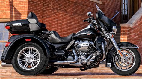 New 2022 Harley Davidson Tri Glide Ultra Gauntlet Gray Metallic