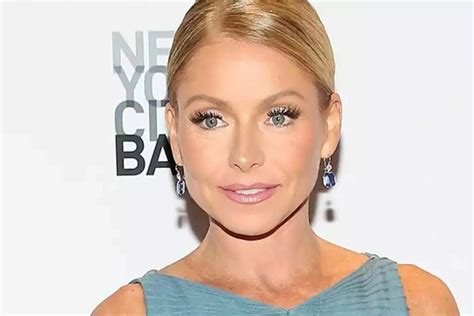 How Old Is Kelly Ripa Who Is She Career Personal Life Early Life