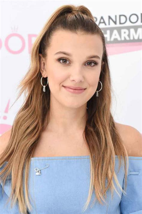 Millie bobby brown and bon jovi's son, jake bongiovi, made their public debut as a couple thursday, affectionately holding hands while strolling around brown and bongiovi were first linked by internet chatter in spring 2021. Millie Bobby Brown va a españa en febrero del 2021