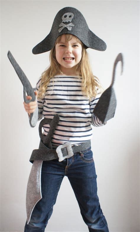 Diy pirate leather hat tutorial by dieselpunk.ro pattern. 10 Attractive Homemade Pirate Costume Ideas For Kids 2020