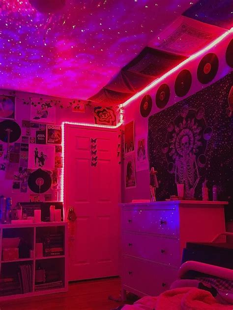 𝓸𝔂𝓲𝓷𝓹𝓸𝓼𝓽𝓮𝓭𝓽𝓱𝓪𝓽𝓽 。 Neon Bedroom Indie Room Decor Retro Room