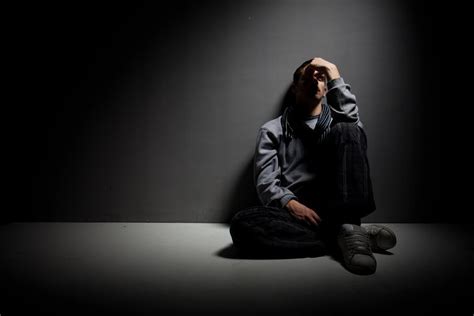 Bipolar ve bunlarla ilgili bozuklukların çeşitli türleri vardır. تعرف على اعراض الاكتئاب وكيفية التعامل معه | مانجها