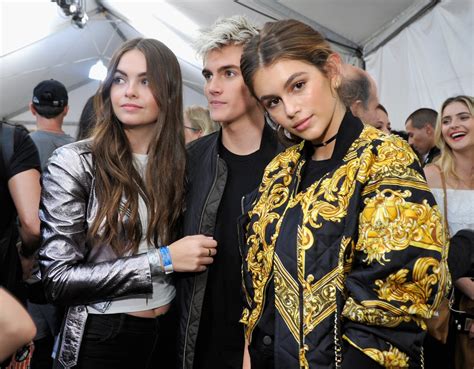Geburtstag und die ganze familie gratuliert mit alten fotos und liebevollen worten. Cindy Crawford and Kaia Gerber at Moschino Show 2016 ...