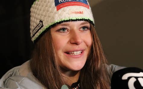Unsere focuswater skirennfahrerin corinne suter verrät uns ihre drei tipps für den perfekten flow beim skirennen. Corinne Suter wagt sich aufs Glatteis • SKINEWS.CH