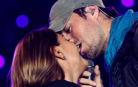 Kiss FM Enrique Iglesias continuă să și sărute fanele iar Anna