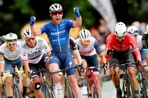 'i've given my life to the tour de france' the most prolific sprinter in tour de france history turns back the pages and says he's racing for the love of the sprint. Mark Cavendish's Tour de France-rivalen buigen hun hoofd ...