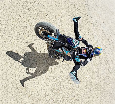 Capturing The Beauty Of Motorcycle Stunt Riding Petapixel