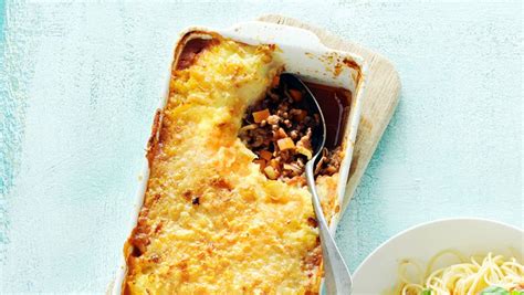 Layer in green peas, carrots, and onions and top with a layer of prepared mashed potatoes. Italian-Style Shepherd's Pie | Giant Food Store