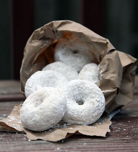 20130605classic Powdered Doughnuts With