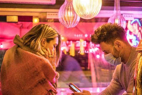 How To Have A Marvelous First Tinder Date V For Vibes