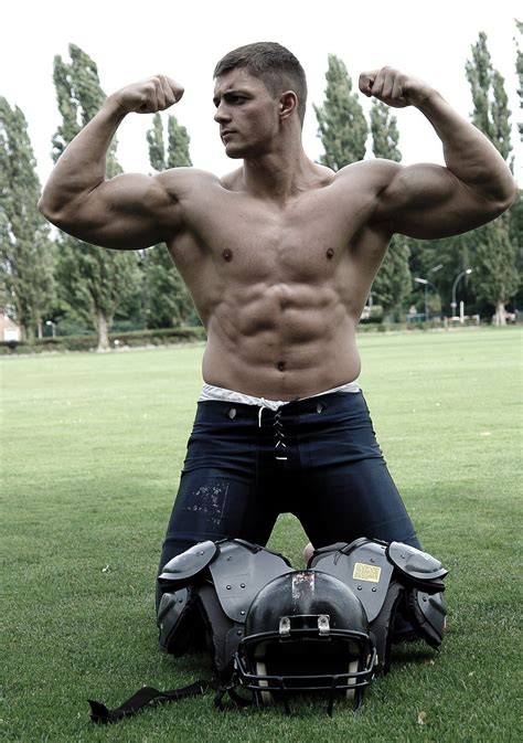 Muscular Soccer Sports Athlete Jock Hunk Male Athletic Beefcake Photo X G Collectable