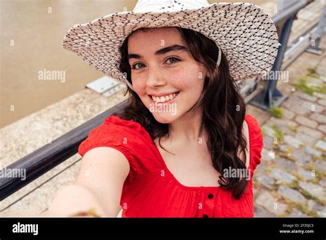 Latina Female Teen Hi Res Stock Photography And Images Alamy
