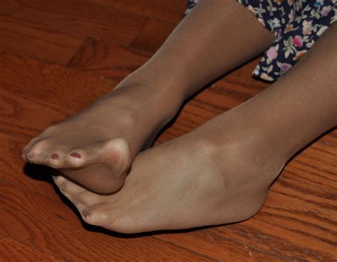 Tansoles106 In Gallery Mature Pantyhose Feet