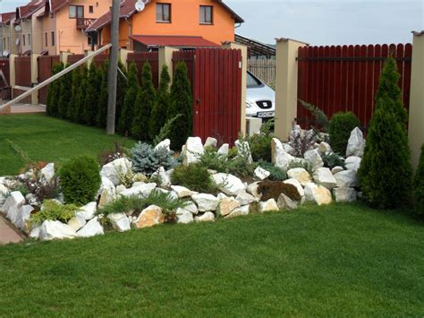 Mai jos regasesti cateva idei de gradini amenajate in diferite stiluri, din care poti sa cand vine vorba de amenajarea unei gradini in stil englezesc, nu ar trebui sa lipseasca tufele cu trandafiri colorati, pe. Amenajare curte mica - Amenajari Gradini Speciale