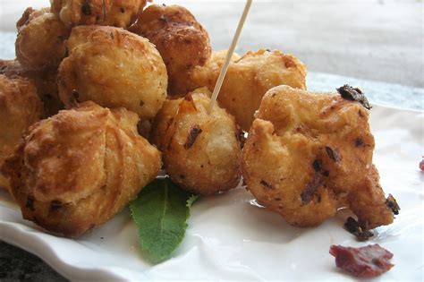 Il ripieno delle pettole salate può essere di vari gusti e accompagnamenti: Ricetta Pettole di Santa Cecilia: 3 trucchi per non sbagliare