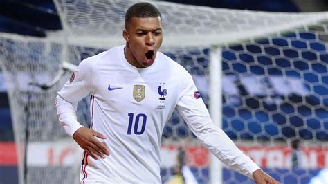 Born in 1998, kylian mbappe became the youngest french goalkeeper at the fifa world cup check rt for updates on france's performance at 2018 fifa world cup and on goals scored by. Transferts : Le Real Madrid rêve du trio bleu Mbappé ...