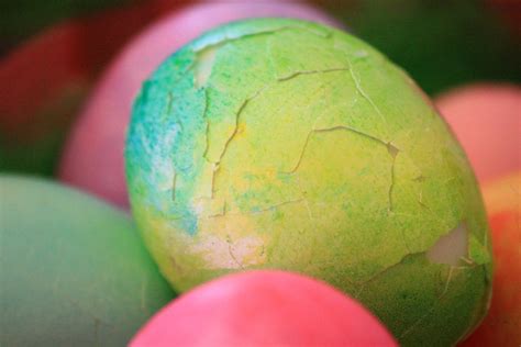 Free Picture Cracked Egg Easter Egg