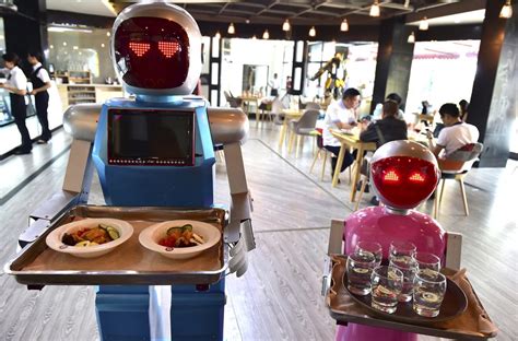 Chinese Restaurants Are Replacing Waiters With Robots Business Insider