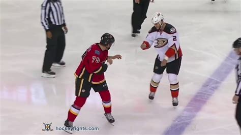 The easiest way is to press y/triangle before the play. NHL: Top-5 Fights von Kevin Bieksa | hockeyweb.de - YouTube