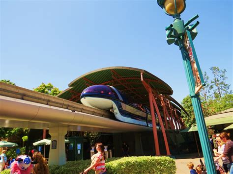 Treat your family to a whole park full of rides, games, and fun at downtown disney winter village in anaheim. CALIFORNIA DREAMIN': DOWNTOWN DISNEY, ANAHEIM, CALIFORNIA