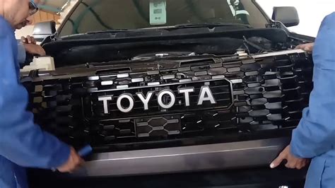TOYOTA TUNDRA ENGINE REMOVE ( Spark plug broken) - YouTube