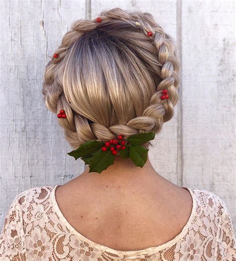 ᴀʟᴇxᴀɴᴅʀᴀ ᴡɪʟsᴏɴ📍ʀʜᴏᴅᴇ ɪsʟᴀɴᴅ On Instagram Braided Hair Wreath 🎄♥️