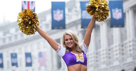 Minnesota Vikings Cheerleaders Turn Heads In London S Regent Street Ahead Of Nfl Wembley Clash