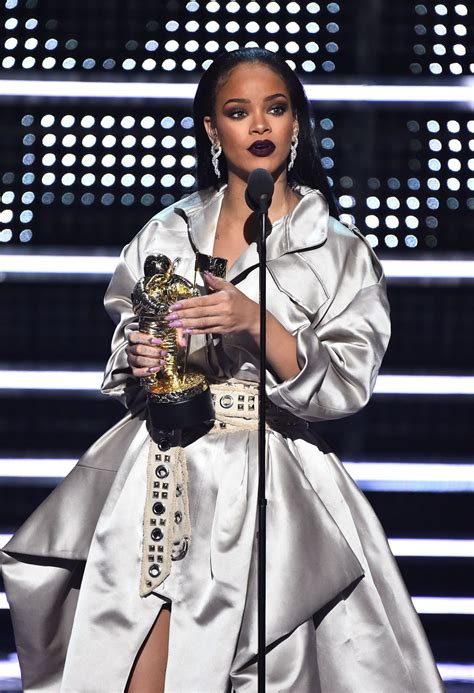 Rihanna Performs At Mtv Video Music Awards 2016 In Nyc