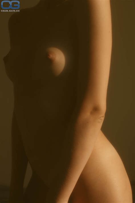 July Suntcova Nackt Nacktbilder Playboy Nacktfotos Fakes Oben Ohne