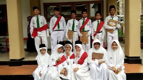 Selain itu juga anda bisa mendapatkan administrasi lainnya seperti ikrar guru dan tata tertib guru. Ikrar dan Upacara Senin 31 Oktober 2016 ~ SD Islam Al ...