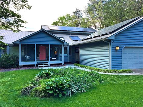 Maybe you would like to learn more about one of these? Getaway Cabin on Lake Lanier, Georgia
