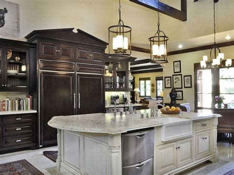 The fossil blu 36 in. This luxury kitchen features not only top of the line appliances and a large center island but ...