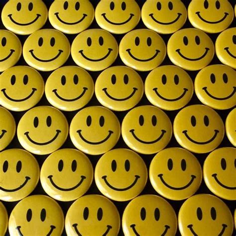 Yellow Happy Face Smiley Face Pin Badge Pinback Button Etsy Smiley