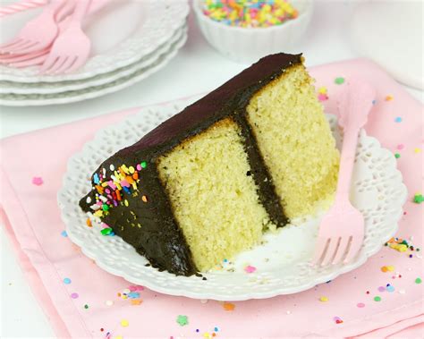 {video} The Best Yellow Birthday Cake With Chocolate Frosting The