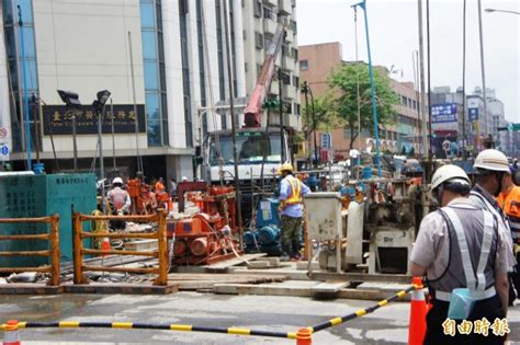 名站推薦 tips：2021年6月22日 已更新失效連結 total 13 ». 北市光復路下陷封閉 鄰近建物傾斜一度超過警戒值 - 生活 - 自由時報電子報