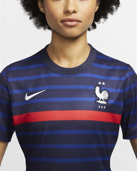 Le réseau du foot sur internet vous fait partager sa passion du ballon rond. Nike dévoile les nouveaux maillots de l'Equipe de France ...