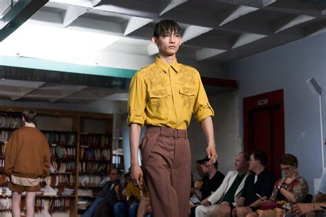 The seasons usually run from december to january. Dries Van Noten Men's S/S 2018 show, Paris - purple FASHION