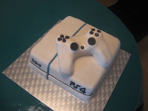 This is a handcrafted personalised playstation 4 controller/joystick cake topper made especially for you. Elfen-Traumtorten: Playstation 4