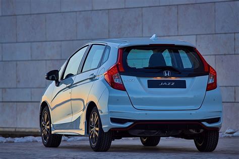 But this works very differently. HONDA Jazz / Fit specs & photos - 2017, 2018, 2019, 2020 ...
