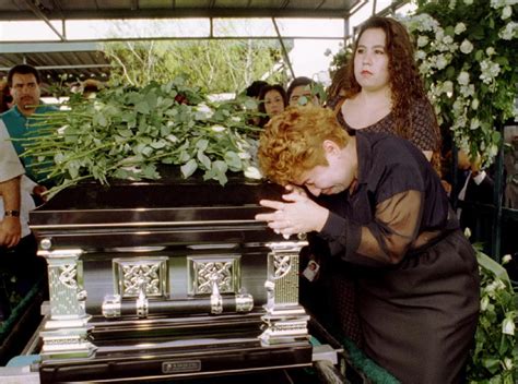 Unseen footage from selena's funeral surfaces 21 years later. Selena Quintanilla-Perez's Funeral - Celebrities who died young Photo (41008453) - Fanpop