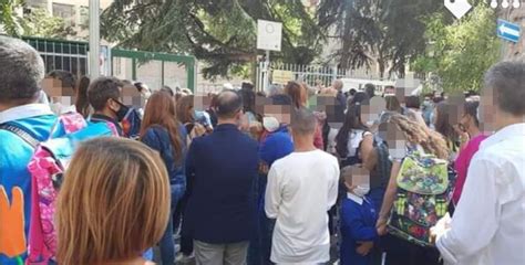 Puglia zona gialla dopo la rettifica dei dati: PUGLIA, OBBLIGO DI MASCHERINA DAVANTI A SCUOLA E LUOGHI DI ...
